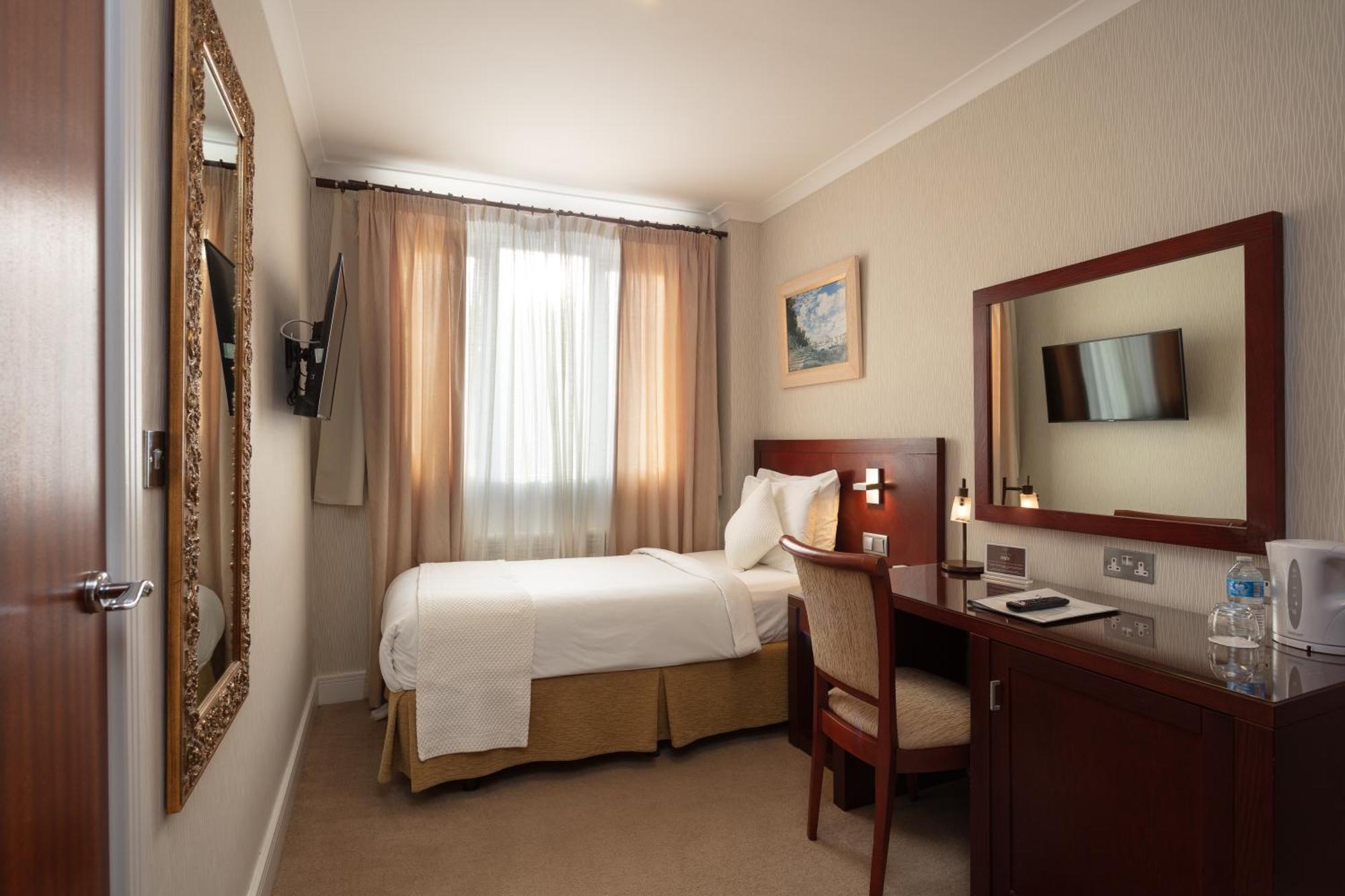 Saint Helier Jersey Hotel Savoy מראה חיצוני תמונה